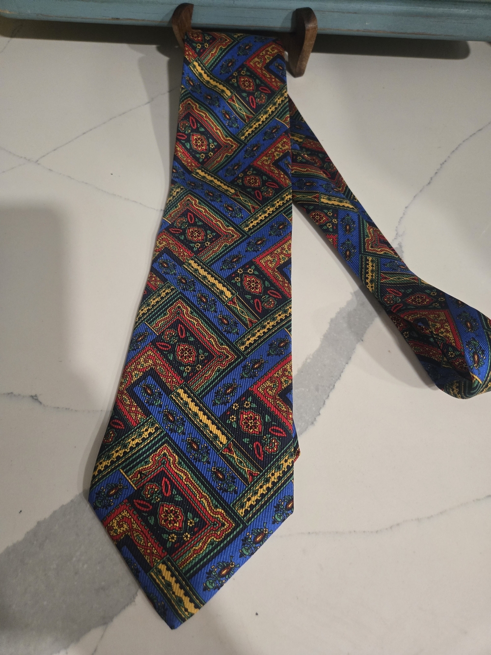 Classic Geometric Pattern Men's Tie in Blue, Red & Gold